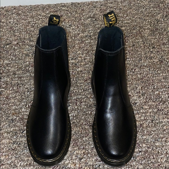 Unisex New Dr. Martens Dorrain Chelsea Black Leather Boots M6 W7 - Picture 3 of 11